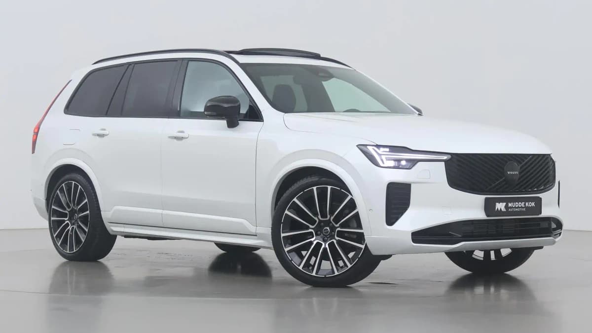 Volvo XC90 T8 Plug-in hybrid Ultra Black Edition | Luchtvering | Bowers&Wilkins | Massage+Ventilatie | Gelamineerd Glas | Trekhaak | 22 Inch — foto 1