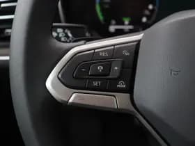 Volkswagen Touareg thumbnail 39