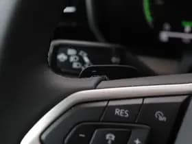 Volkswagen Touareg thumbnail 44