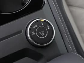 Volkswagen Touareg thumbnail 37