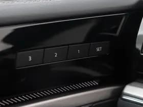 Volkswagen Touareg thumbnail 45