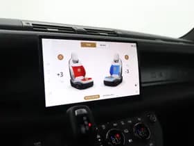 Land Rover Defender thumbnail 12