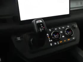 Land Rover Defender thumbnail 32