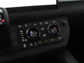 Land Rover Defender thumbnail 33