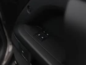 Land Rover Defender thumbnail 48