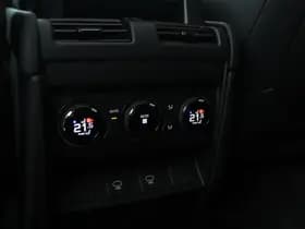 Land Rover Defender thumbnail 53