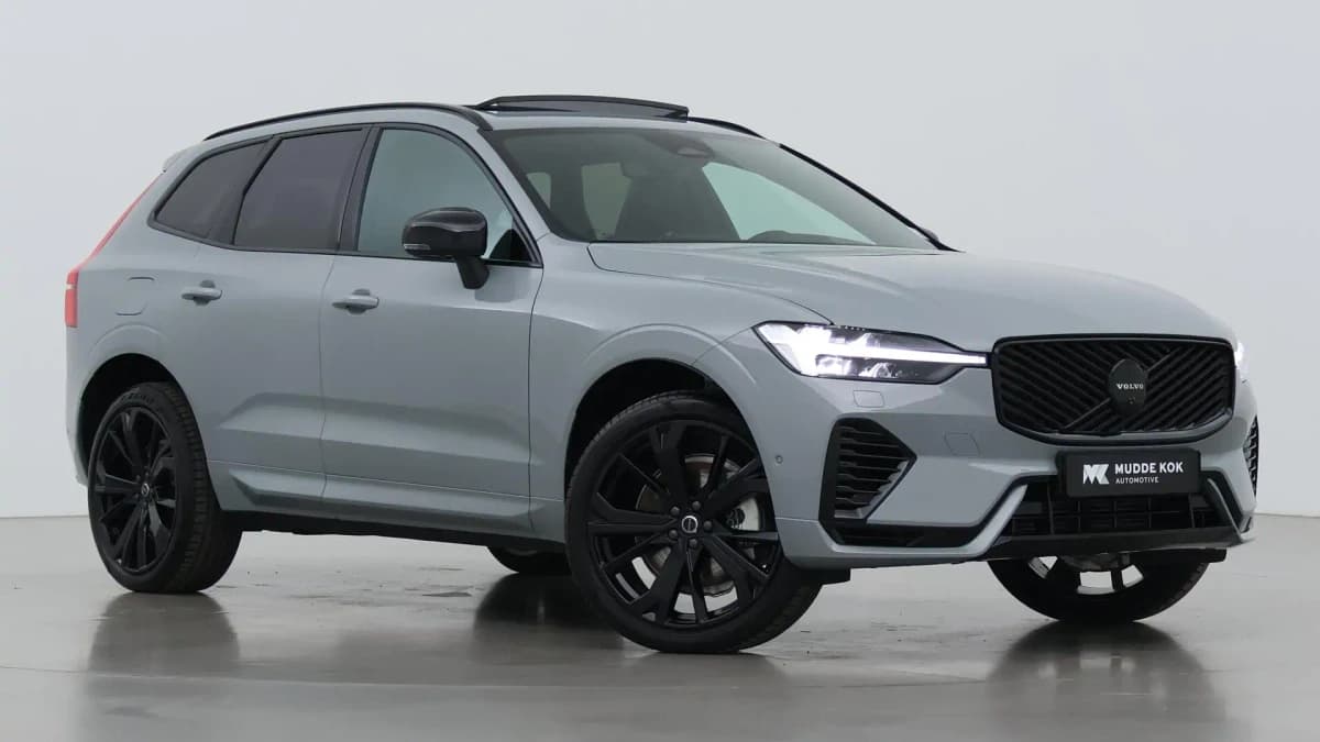 Volvo XC60 T6 Plug-in hybrid Ultra Black Edition | Trekhaak | Panoramadak | Head-Up | 360 Camera | Stoel+Stuurverwarming | 21 Inch — foto 1