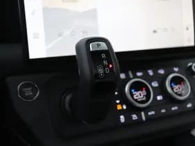 Land Rover Defender thumbnail 32