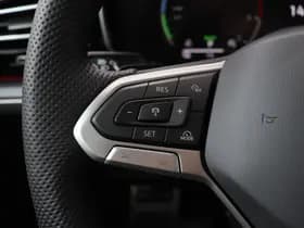 Volkswagen Touareg thumbnail 42