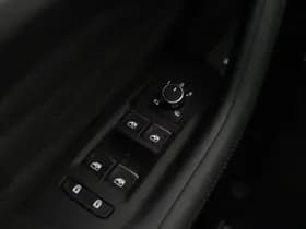 Volkswagen Touareg thumbnail 49