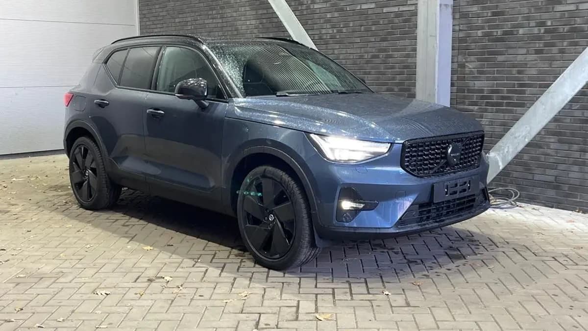 Volvo XC40 B4 Ultra Black Edition | Panoramadak | Trekhaak | 360° Camera | ACC | Stoel+Stuurverwarming — foto 1