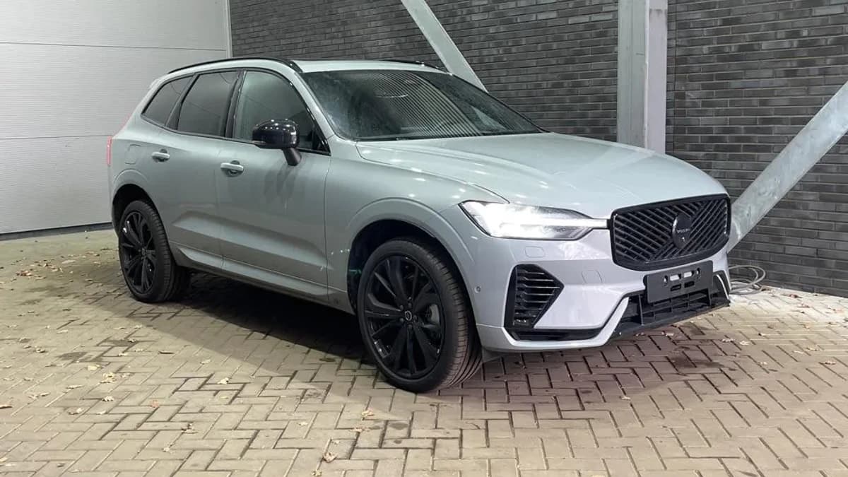 Volvo XC60 T8 Plug-in hybrid Ultra Black Edition | Luchtvering | Head-Up | Massage | Panoramadak | 360° Camera — foto 1