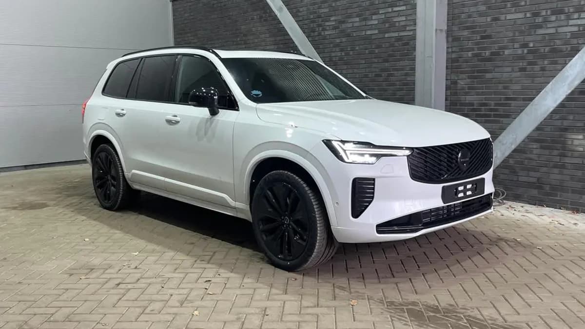 Volvo XC90 T8 Plug-in hybrid Ultra Black Edition | Luchtvering | Trekhaak | Head-Up | 360° Camera | Panoramadak — foto 1