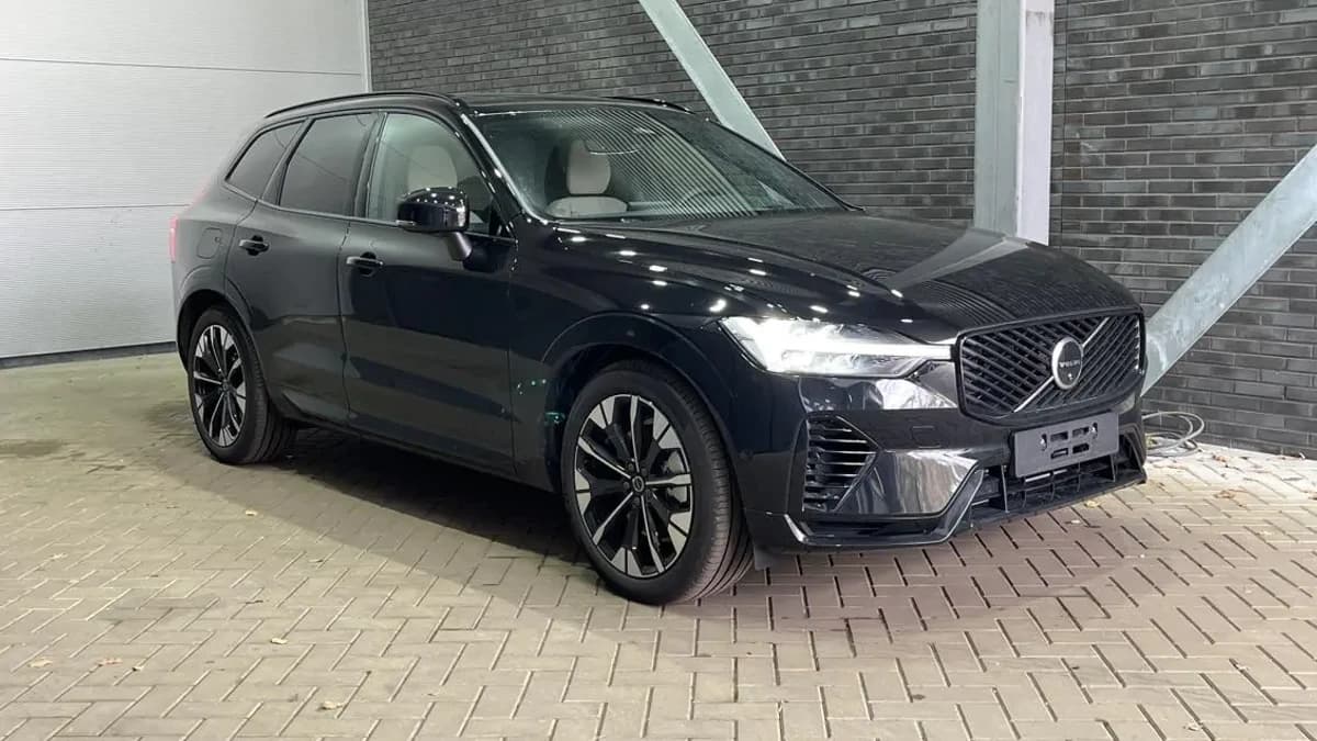 Volvo XC60 T8 Plug-in hybrid Ultra Dark | Luchtvering | Head-Up | 360° Camera | Trekhaak | ACC | harman/kardon — foto 1