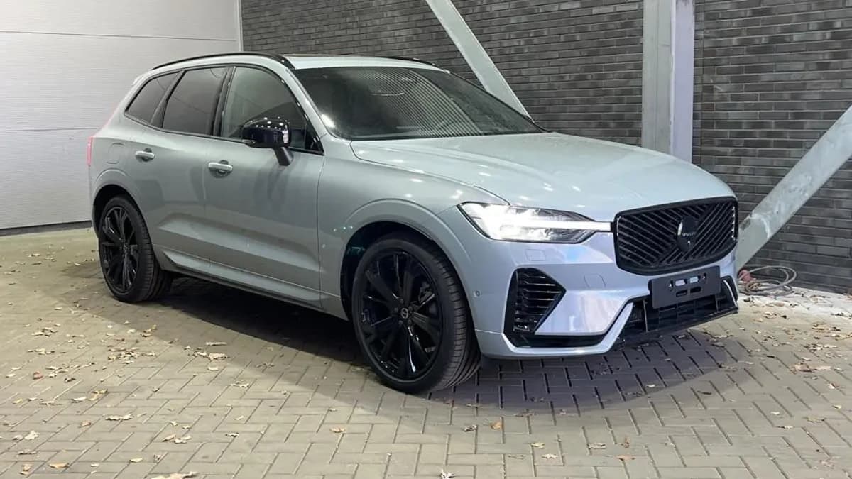 Volvo XC60 T8 Plug-in hybrid Ultra Black Edition | Luchtvering | Head-Up | Panoramadak | ACC | Massage | 360° Camera — foto 1