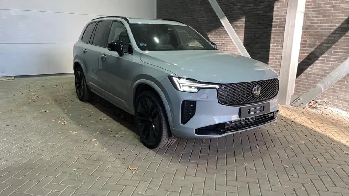 Volvo XC90 T8 Plug-in hybrid Ultra Black Edition | Luchtvering | Trekhaak | Head-Up | 360° Camera | Panoramadak — foto 1