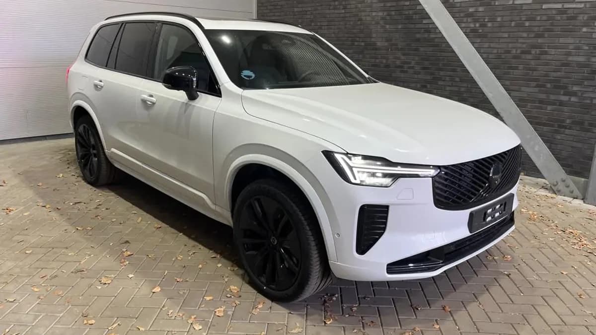 Volvo XC90 T8 Plug-in hybrid Ultra Black Edition | Luchtvering | Trekhaak | Head-Up | 360° Camera | Panoramadak — foto 1