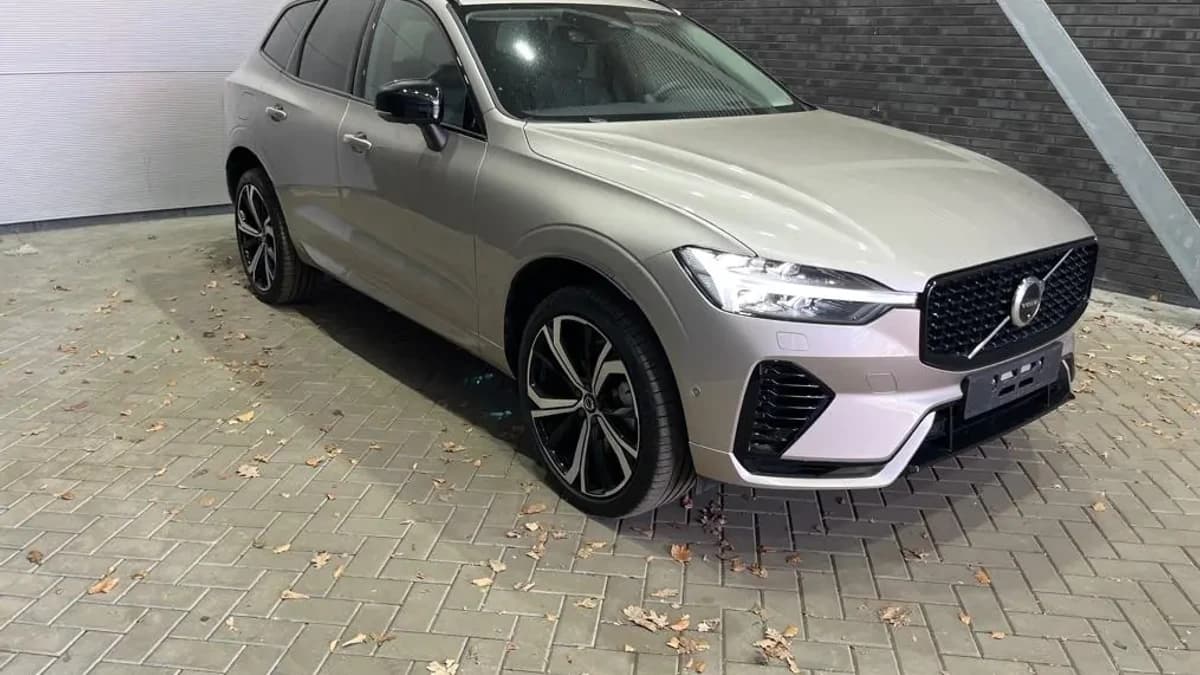 Volvo XC60 T8 Plug-in hybrid Ultra Dark | Luchtvering | Bowers&Wilkins | Massage | 360° Camera | Head-Up | Panoramadak — foto 1