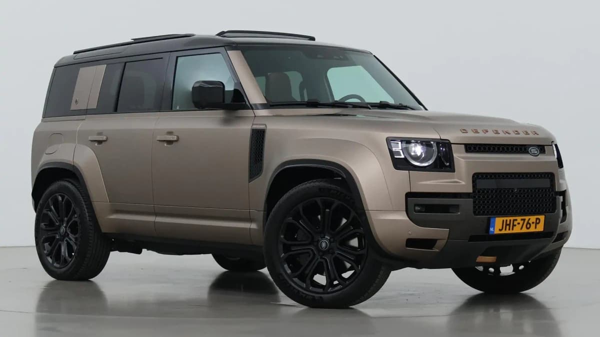 Land Rover Defender 110 Octa 4.4 P635 Octa | Petra Copper | Head-Up | Meridian Surround | ClearSight | 22 Inch | Panoramadak — foto 1
