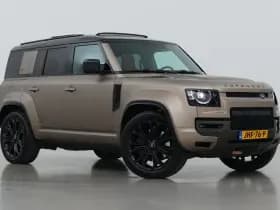 Land Rover Defender 110 Octa 4.4 P635 Octa | Petra Copper | Head-Up | Meridian Surround | ClearSight | 22 Inch | Panoramadak