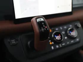 Land Rover Defender thumbnail 38