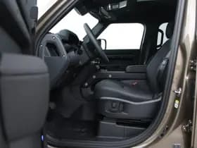 Land Rover Defender thumbnail 3