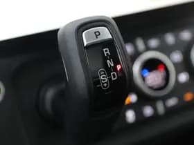 Land Rover Defender thumbnail 33