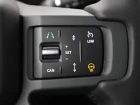 Land Rover Defender thumbnail 36