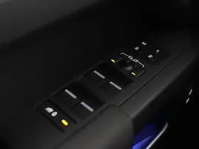 Land Rover Defender thumbnail 39