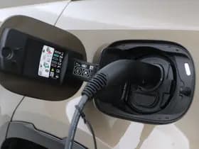 Land Rover Defender thumbnail 51