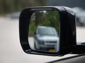 Land Rover Defender thumbnail 14