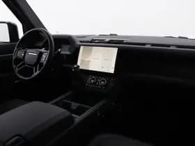 Land Rover Defender thumbnail 17