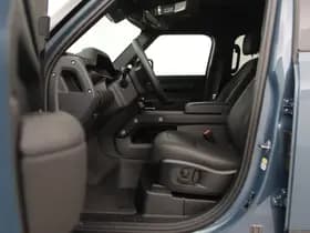 Land Rover Defender thumbnail 3