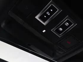 Land Rover Defender thumbnail 30