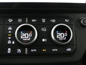 Land Rover Defender thumbnail 31