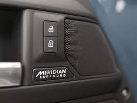 Land Rover Defender thumbnail 39