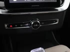 Volvo XC90 thumbnail 38