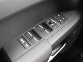 Land Rover Defender thumbnail 41