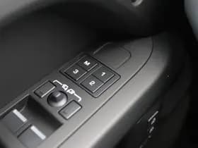 Land Rover Defender thumbnail 42