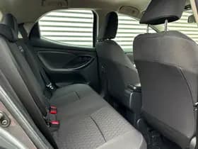 Toyota Yaris 1.5 Hybrid Dynamic Carplay / Camera / Stoel verw. thumbnail 16