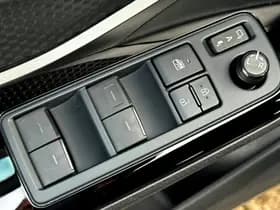 Toyota C-HR 1.8 Hybrid Bi-Tone Winter- +Safety-pakket thumbnail 28