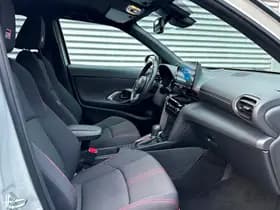 Toyota Yaris Cross 1.5 Hybrid GR Sport Ceramic Gray Metallic thumbnail 4