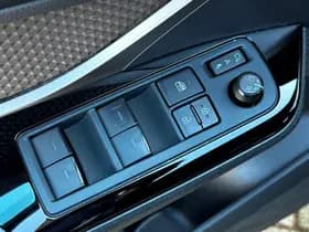 Toyota C-HR 1.8 Hybrid Style Bi-Tone Carplay / Safety Pakket / Navi thumbnail 25