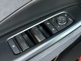 Lexus LBX thumbnail 30