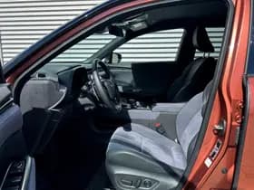 Lexus LBX thumbnail 5