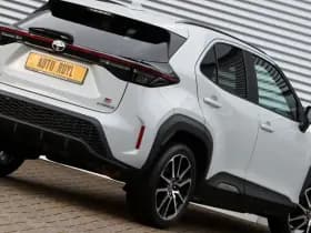 Toyota Yaris Cross 1.5 Hybrid GR Sport Ceramic Gray Metallic thumbnail 12