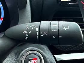 Toyota Yaris Cross 1.5 Hybrid GR Sport Ceramic Gray Metallic thumbnail 16