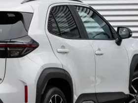 Toyota Yaris Cross 1.5 Hybrid GR Sport Ceramic Gray Metallic thumbnail 7