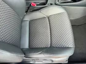 Toyota Yaris 1.5 Hybrid Executive Bi-Tone thumbnail 15