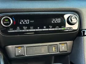 Toyota Yaris 1.5 Hybrid Executive Bi-Tone thumbnail 23